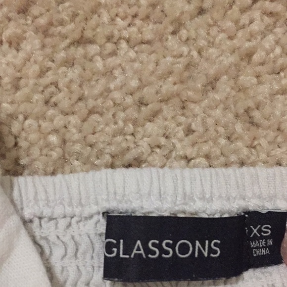 a crop shirt - Picture 2 of 3